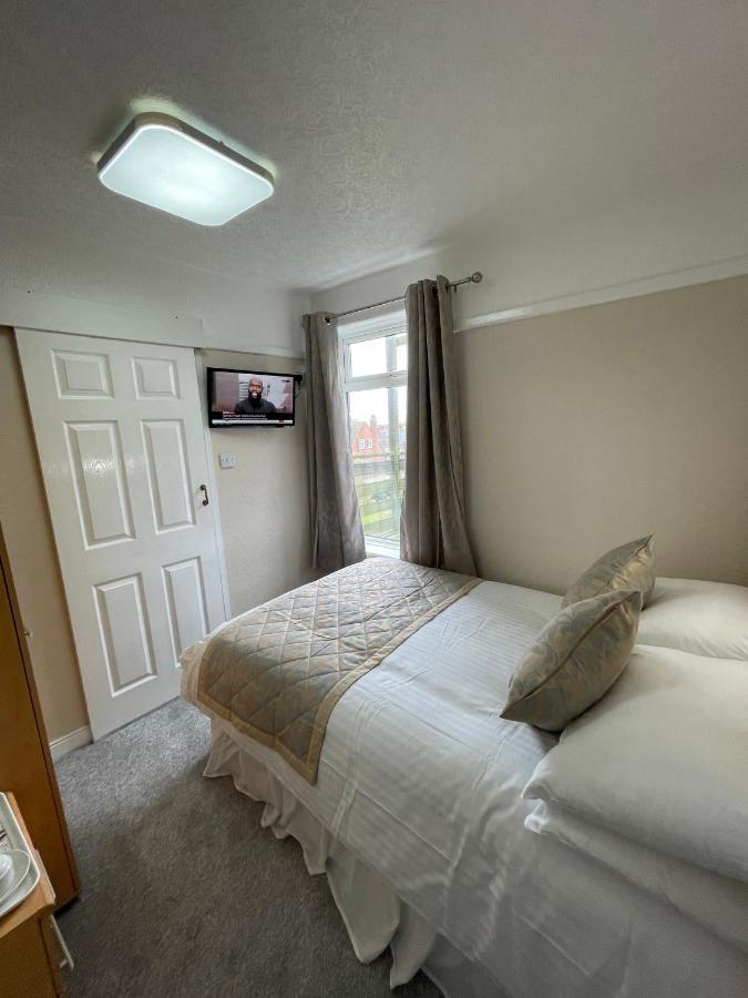 Oyo Queens Hotel, Skegness Bagian luar foto