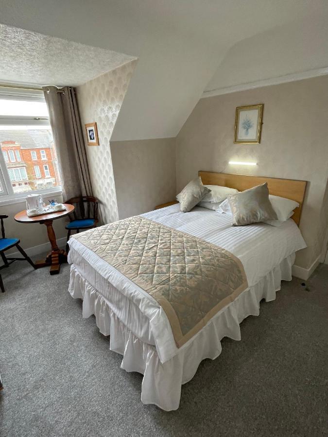 Oyo Queens Hotel, Skegness Bagian luar foto
