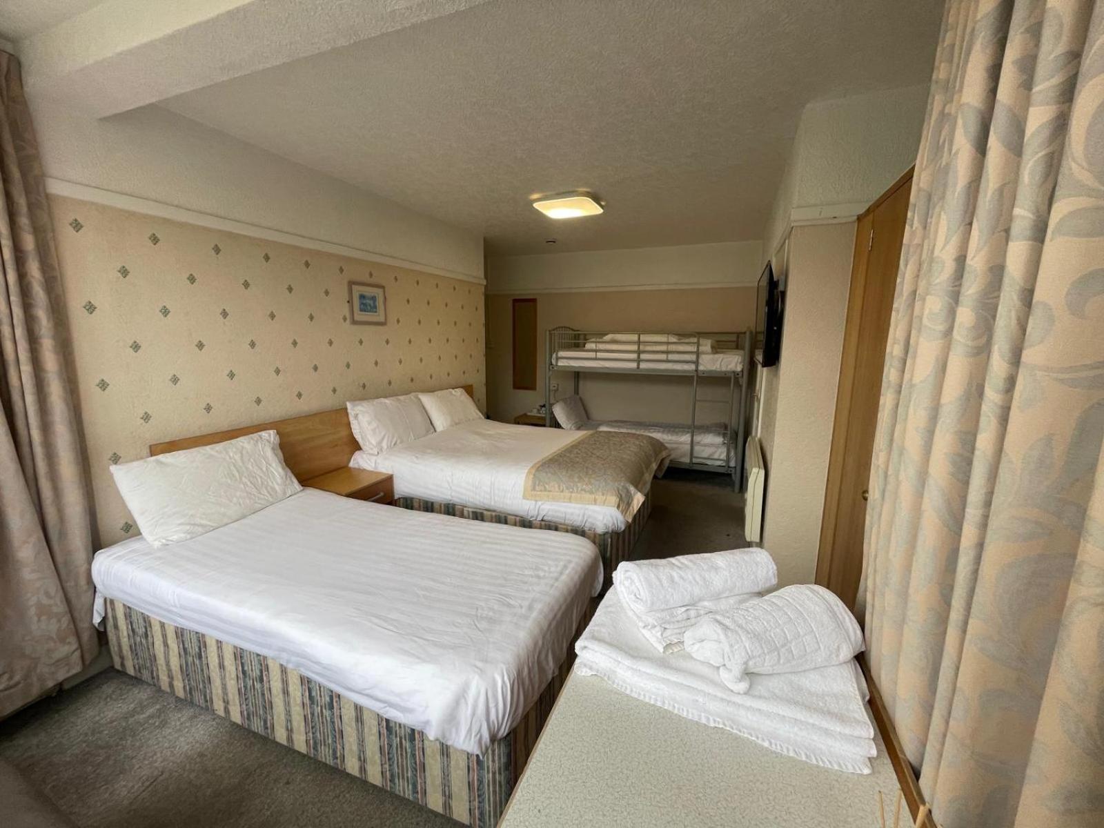 Oyo Queens Hotel, Skegness Bagian luar foto